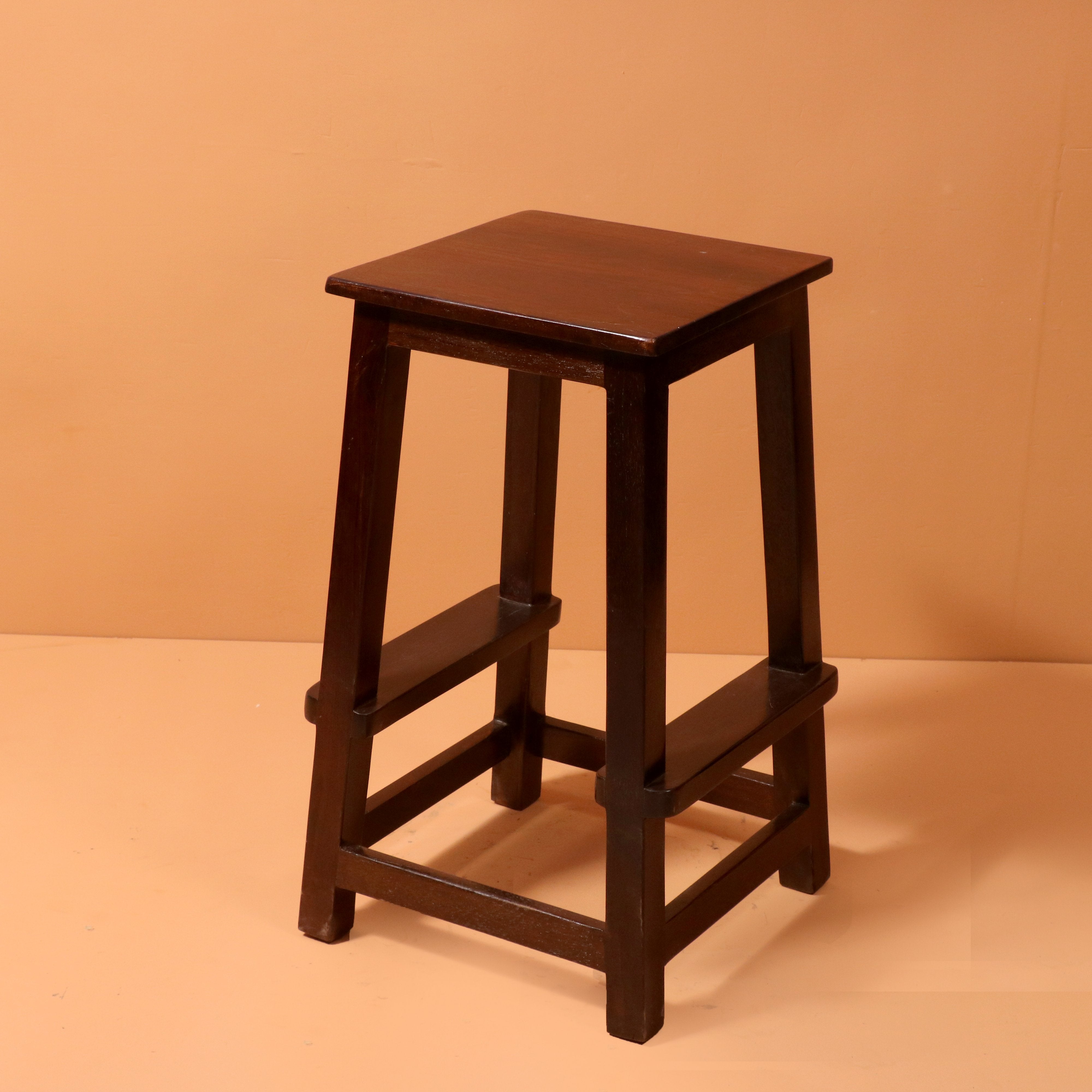 7 Tips to Keep in Mind while Buying a Wooden Stool
