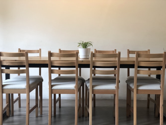 The Ultimate Guide to Choosing the Perfect Dining Table Size and Shape