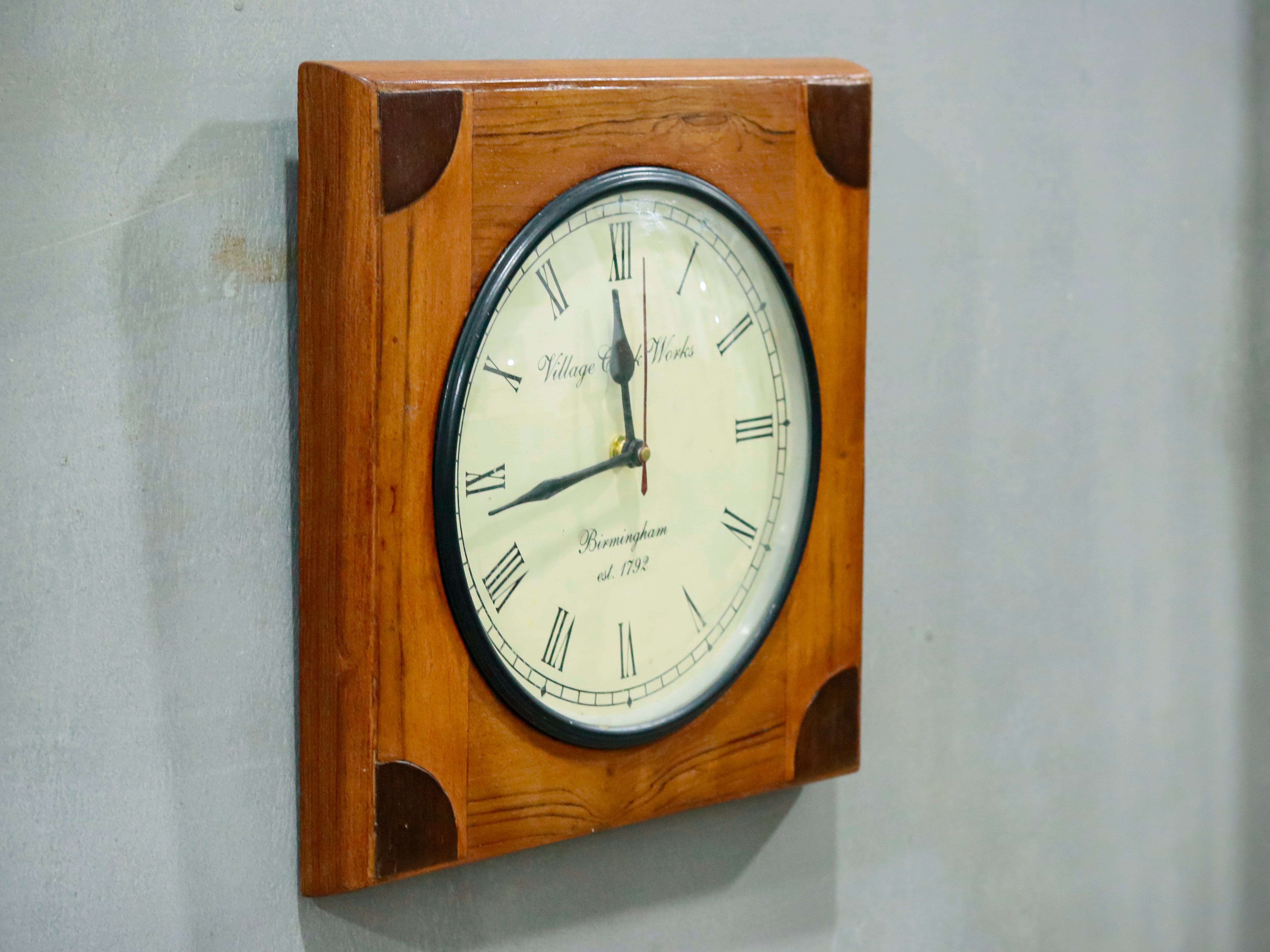 Quadrant Design Clock Clock