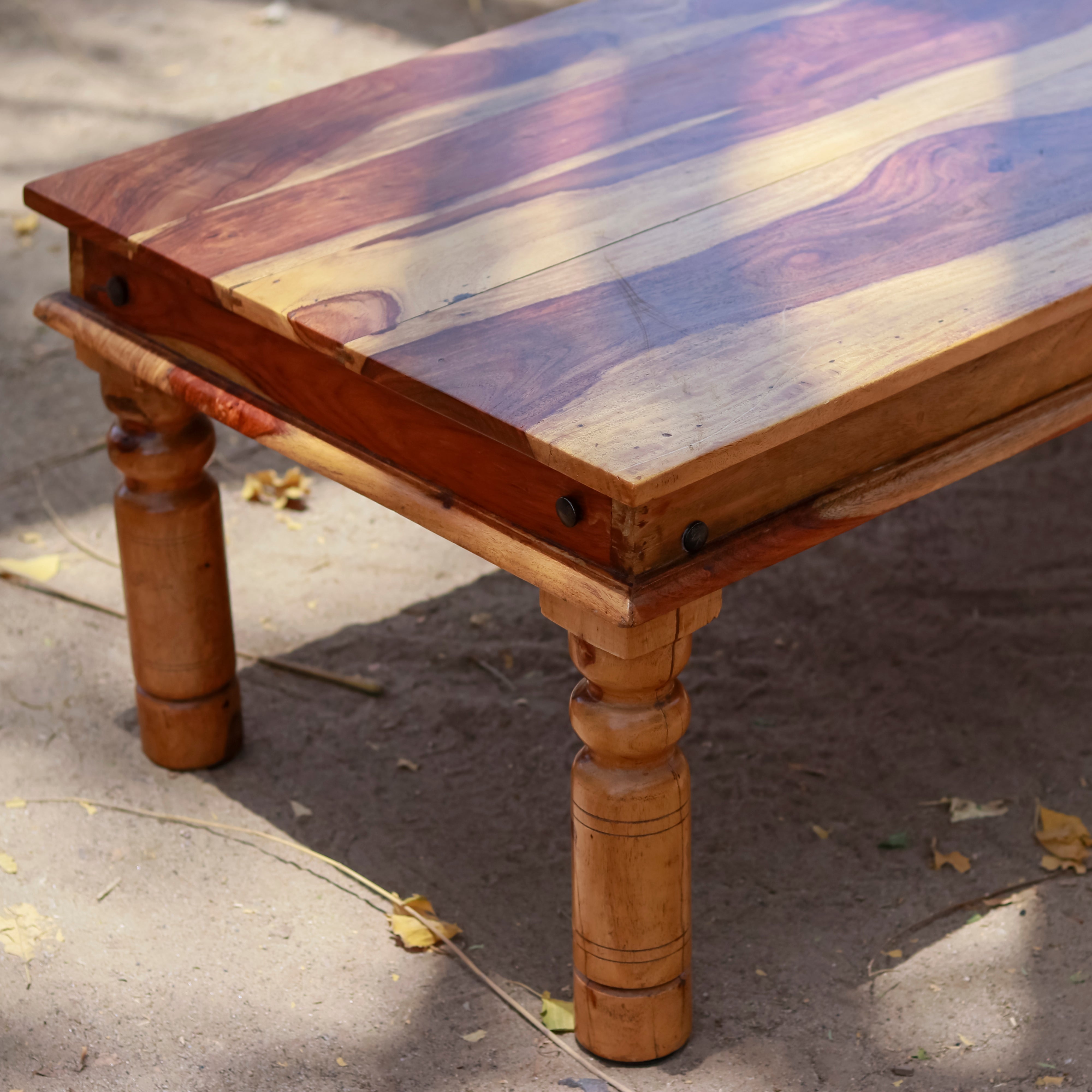 Simple Rounded Leg Table Coffee Table