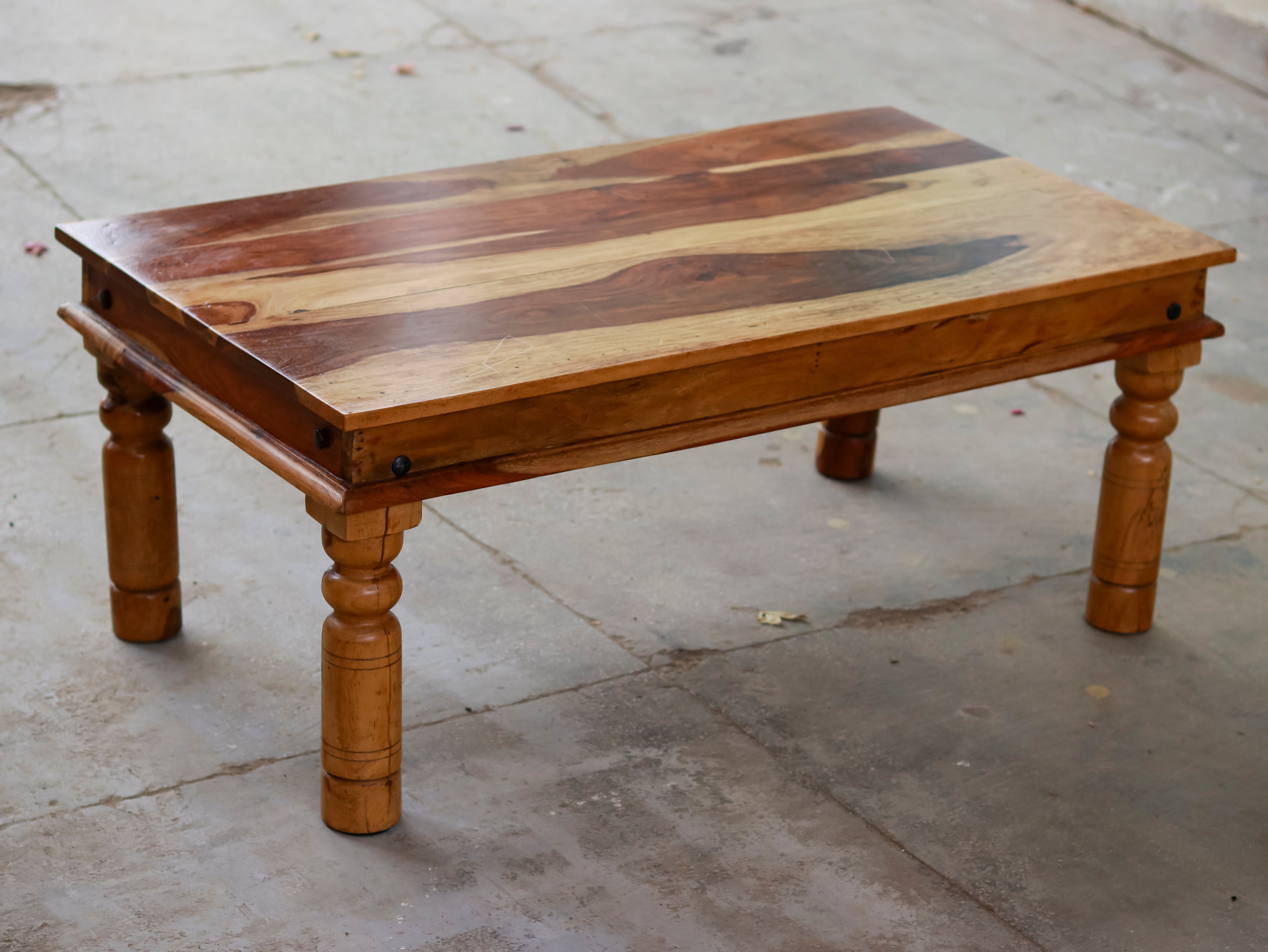 Simple Rounded Leg Table