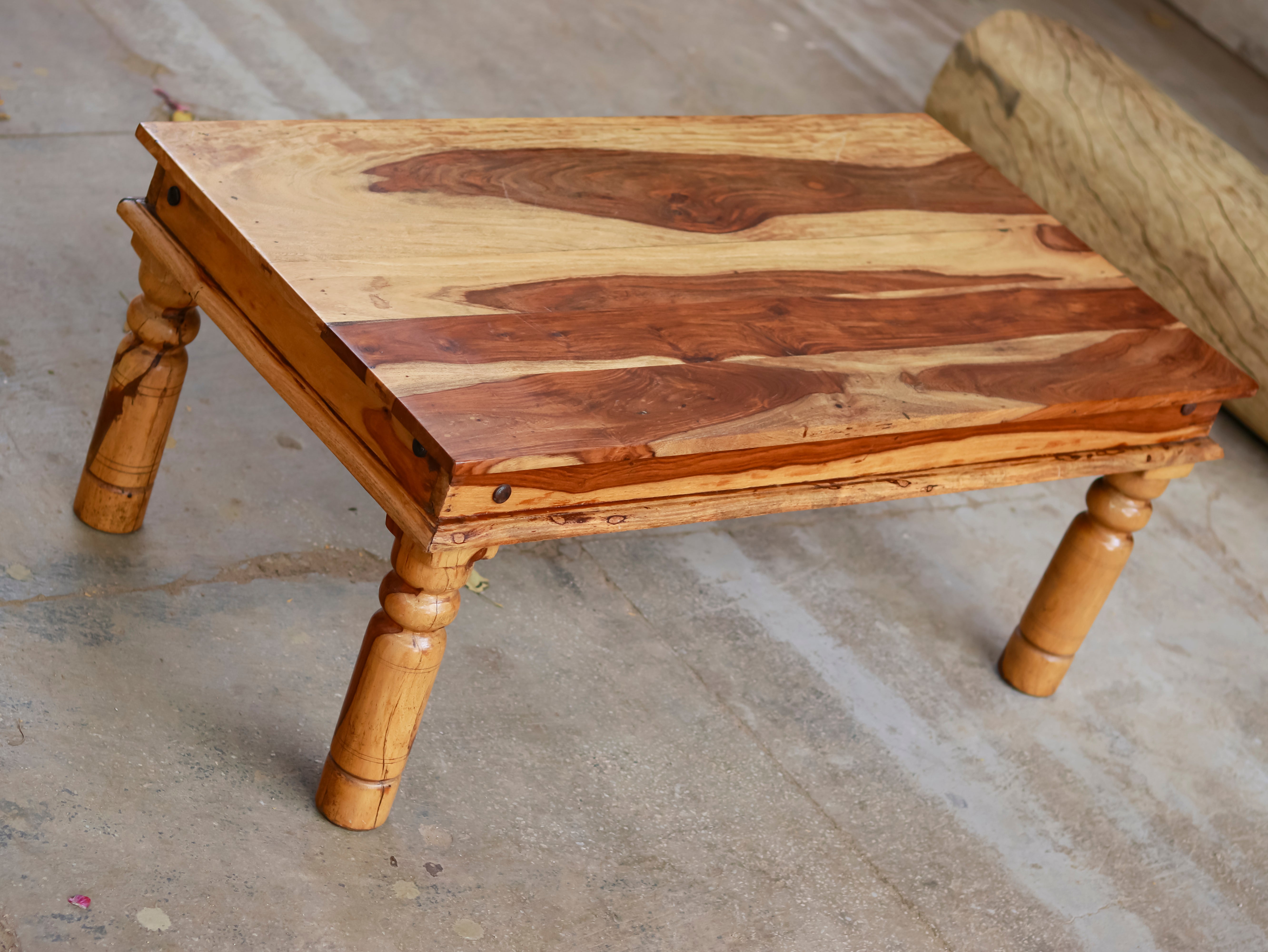 Simple Rounded Leg Table Coffee Table