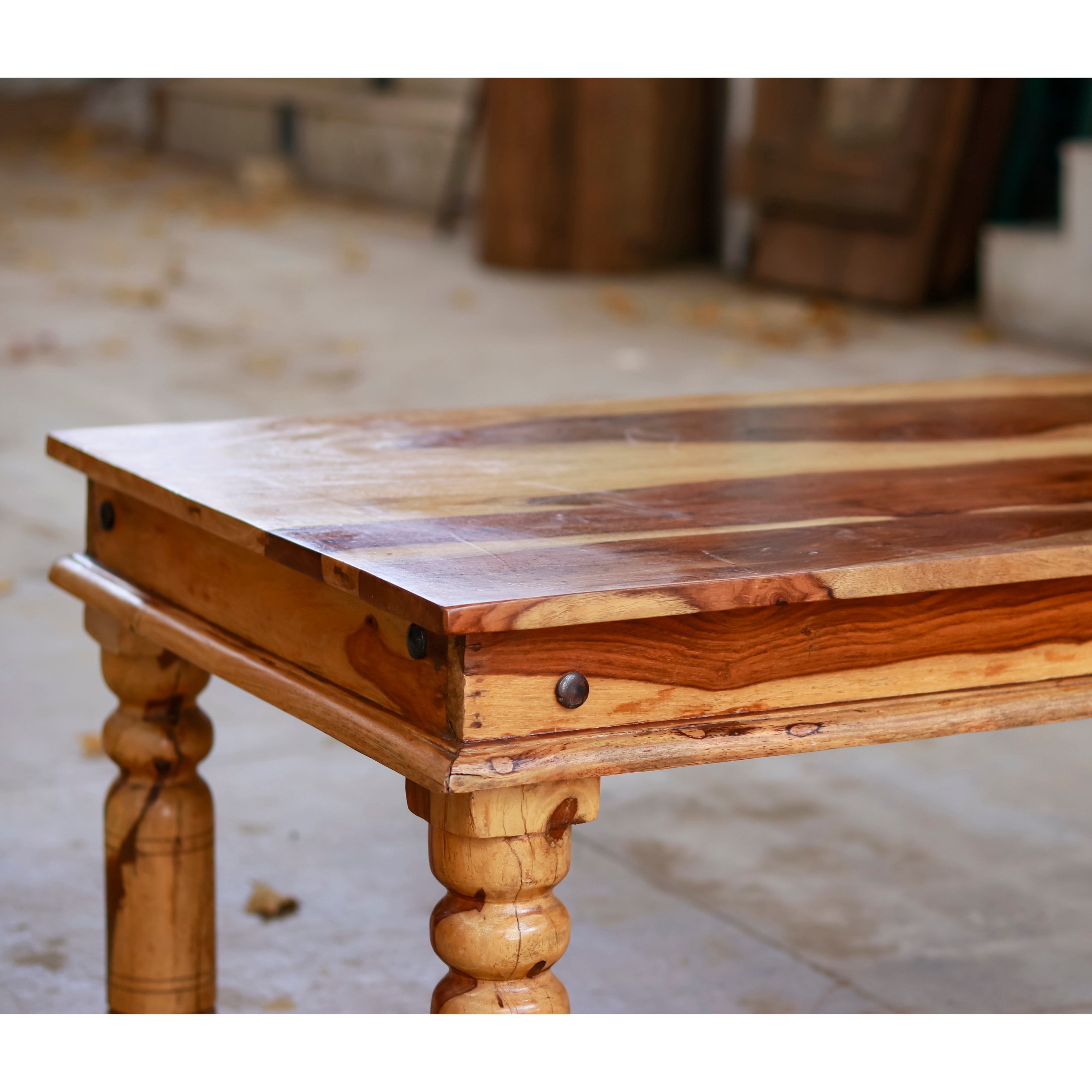 Simple Rounded Leg Table Coffee Table