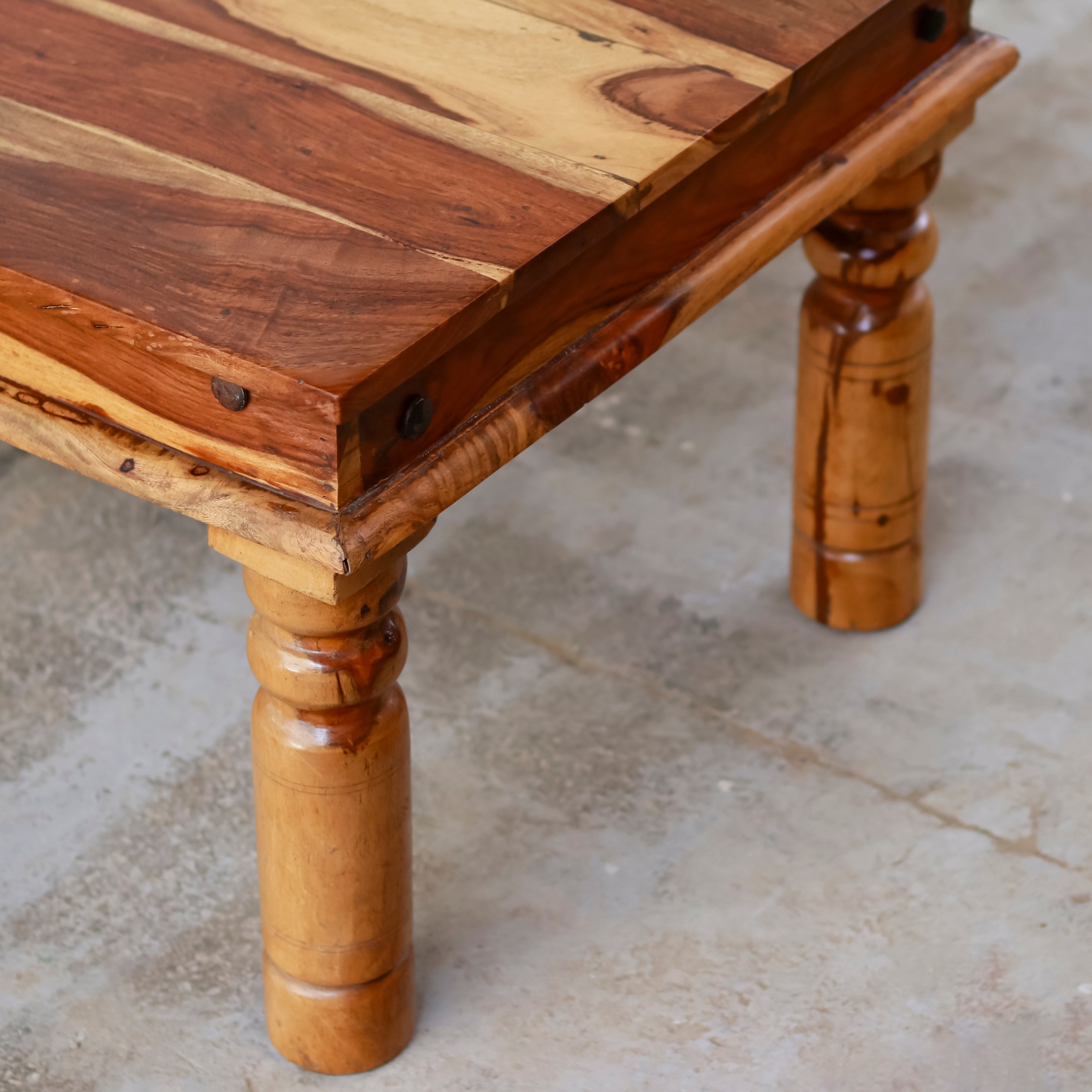 Simple Rounded Leg Table Coffee Table