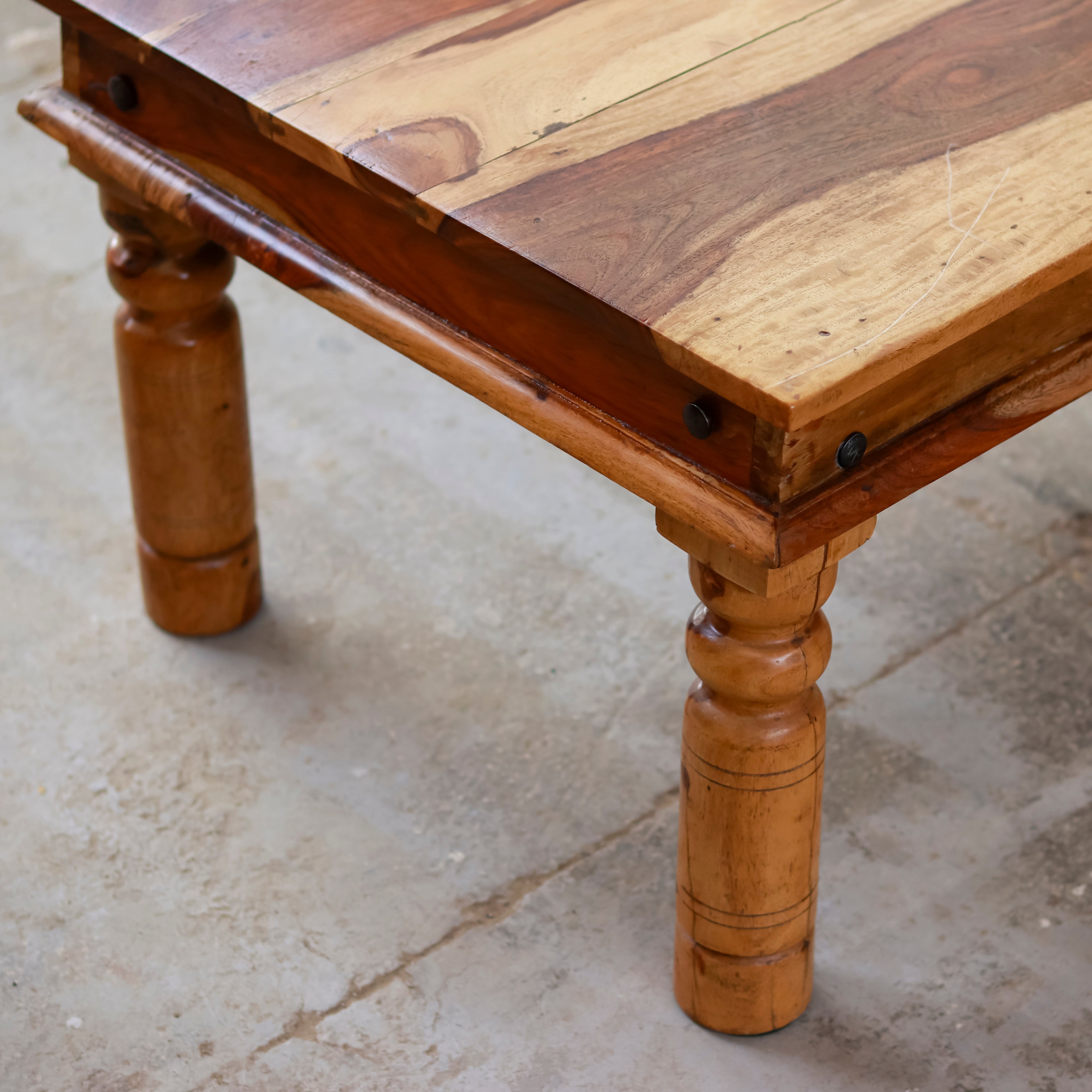 Simple Rounded Leg Table Coffee Table