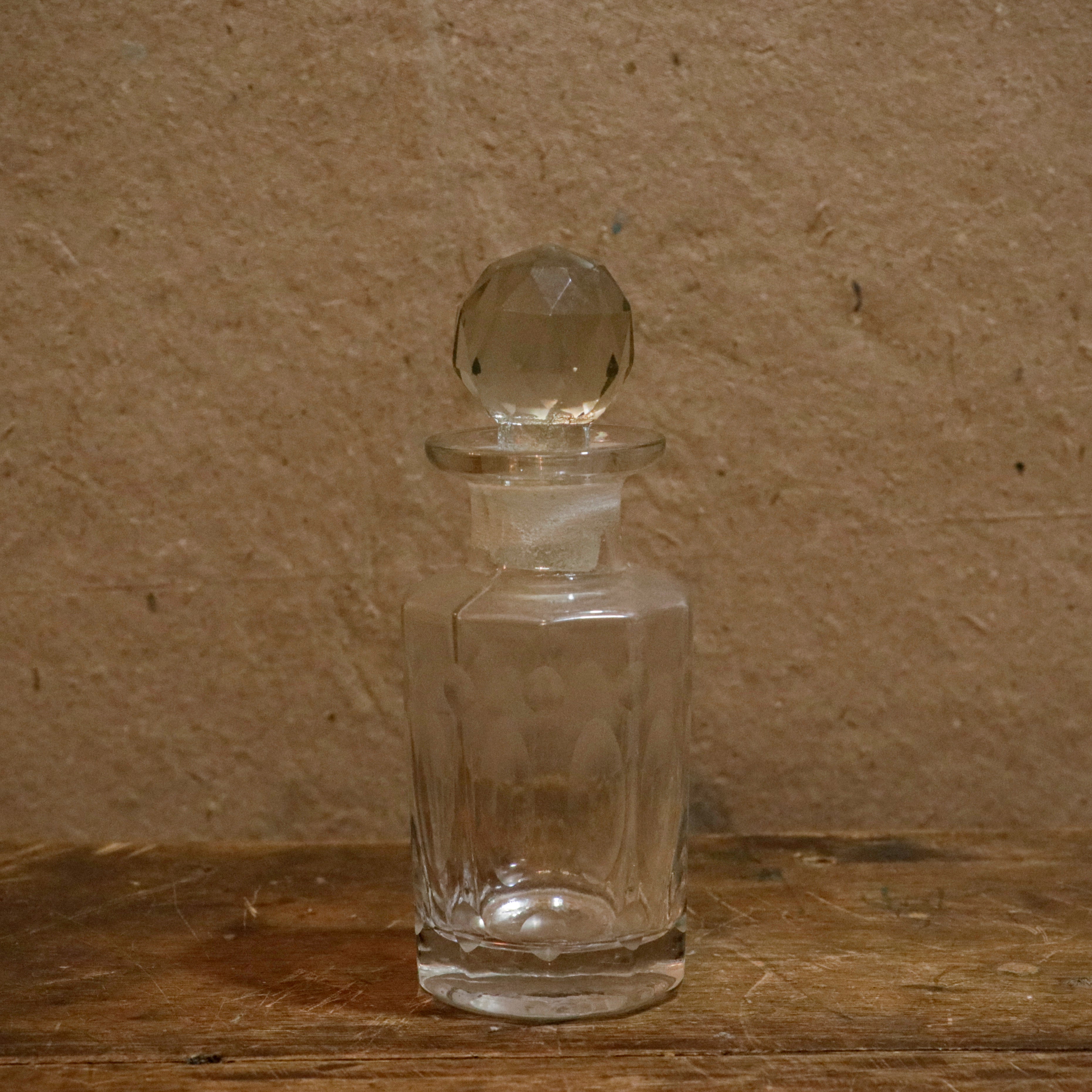 Classic Ribbed and Knob Topped Transparent Mirror Storage Jar Decanter Bottle