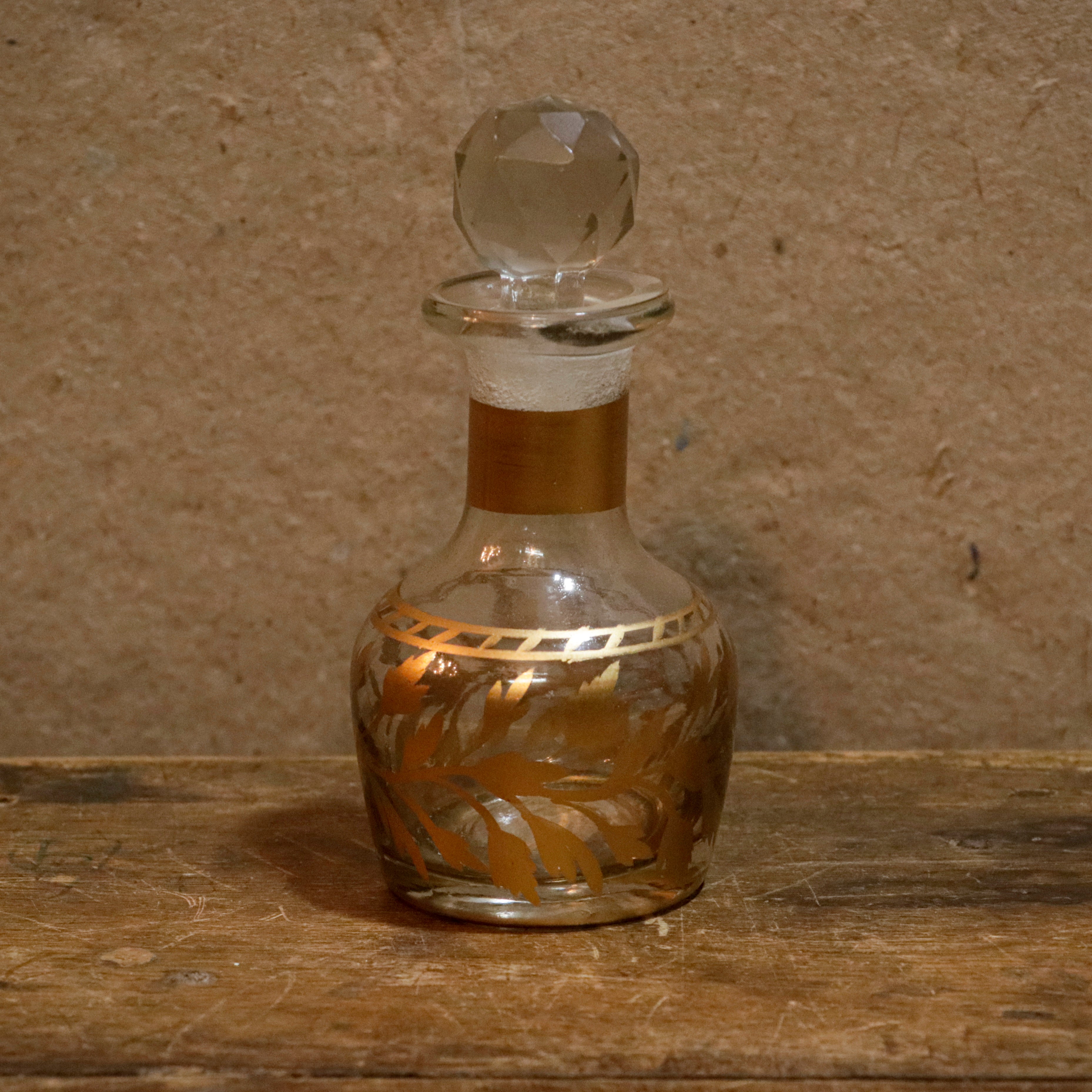 Golden Blush Ribbed and Knob Topped Shine Storage Jar