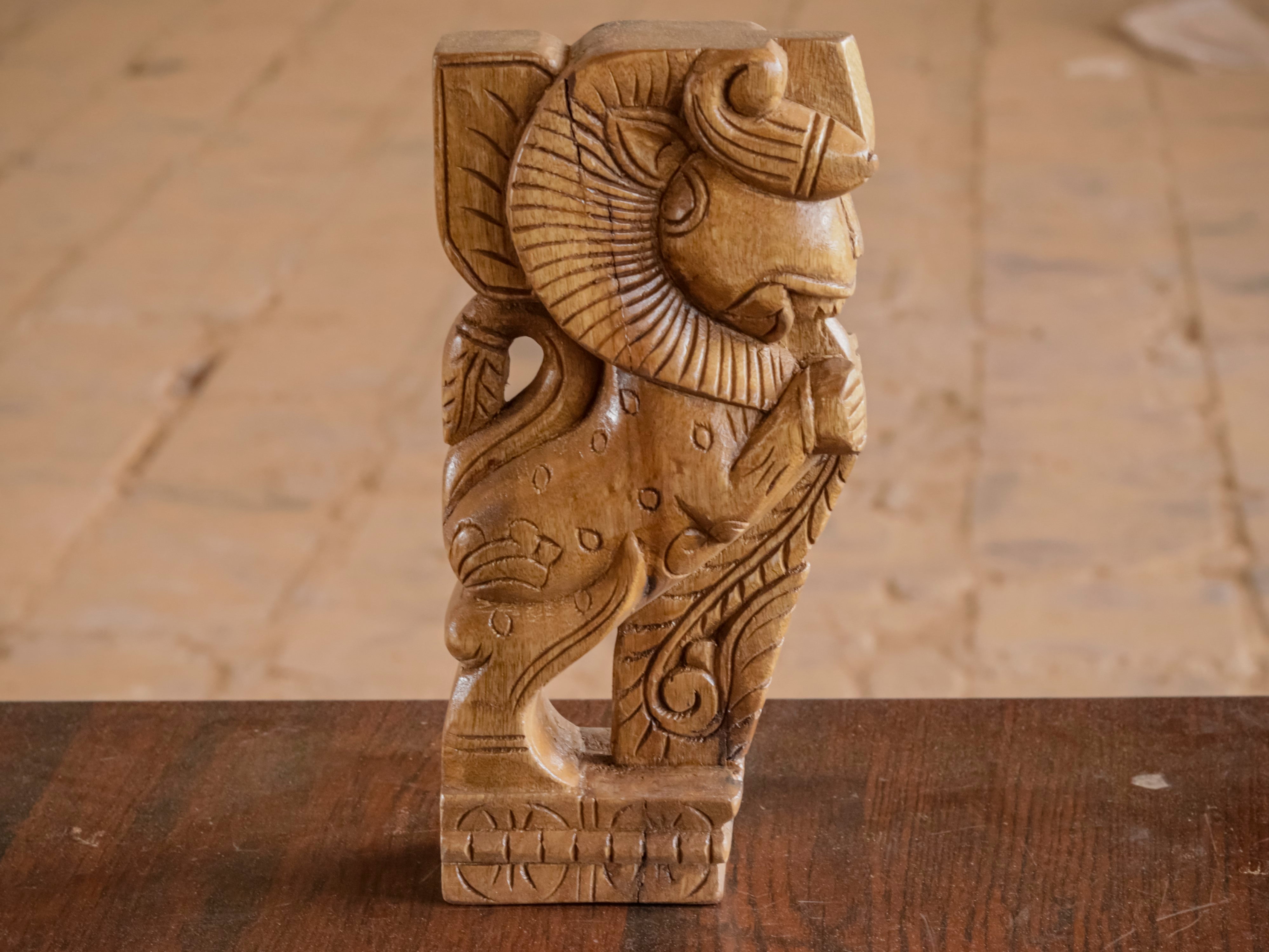 Solid wood Detailed Carved Yali Door Bracket Door Bracket