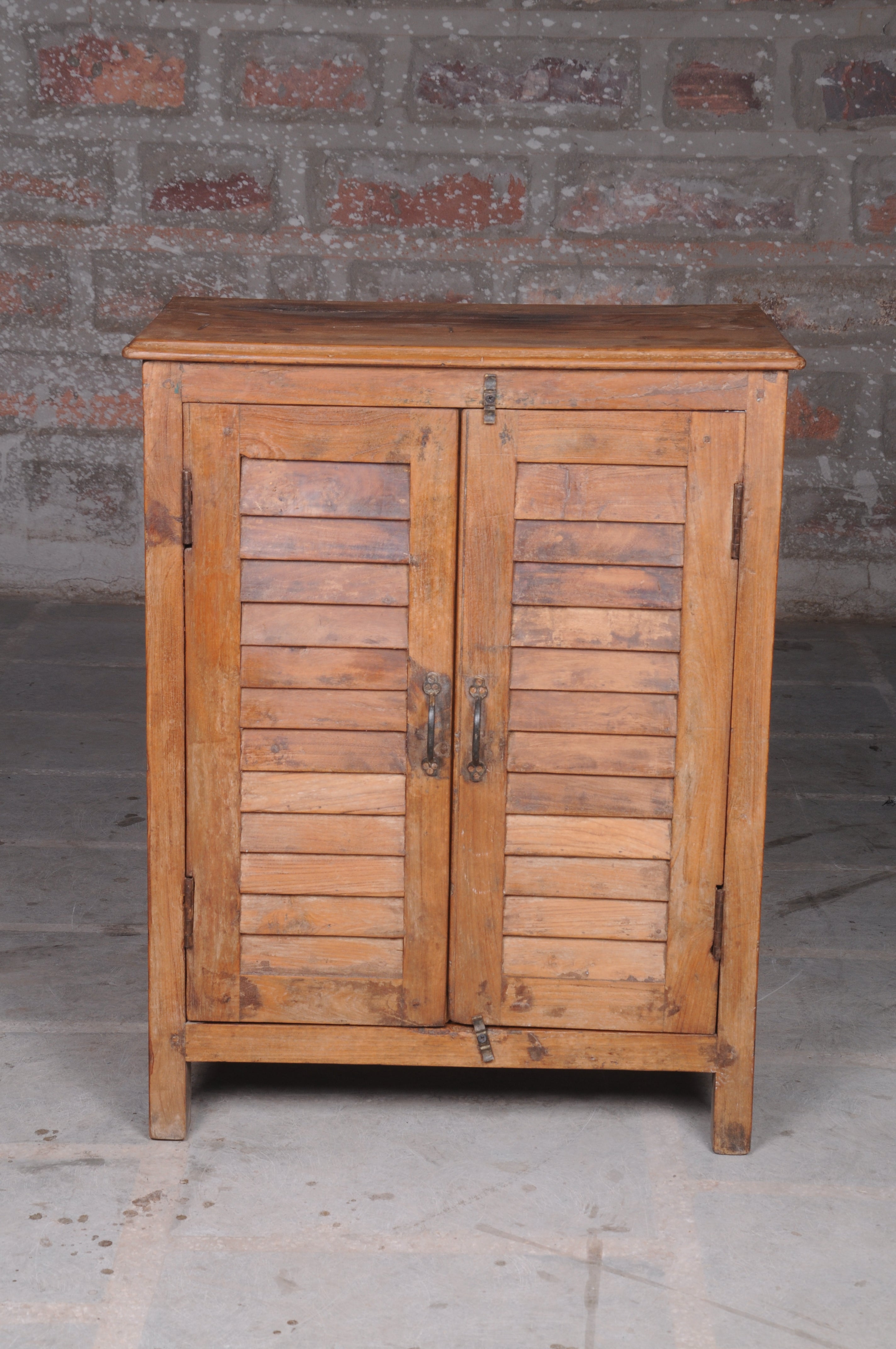 Shanghai Strip Style Double Door Handmade Rustic Wooden Storage Cabinet for Home Cupboard