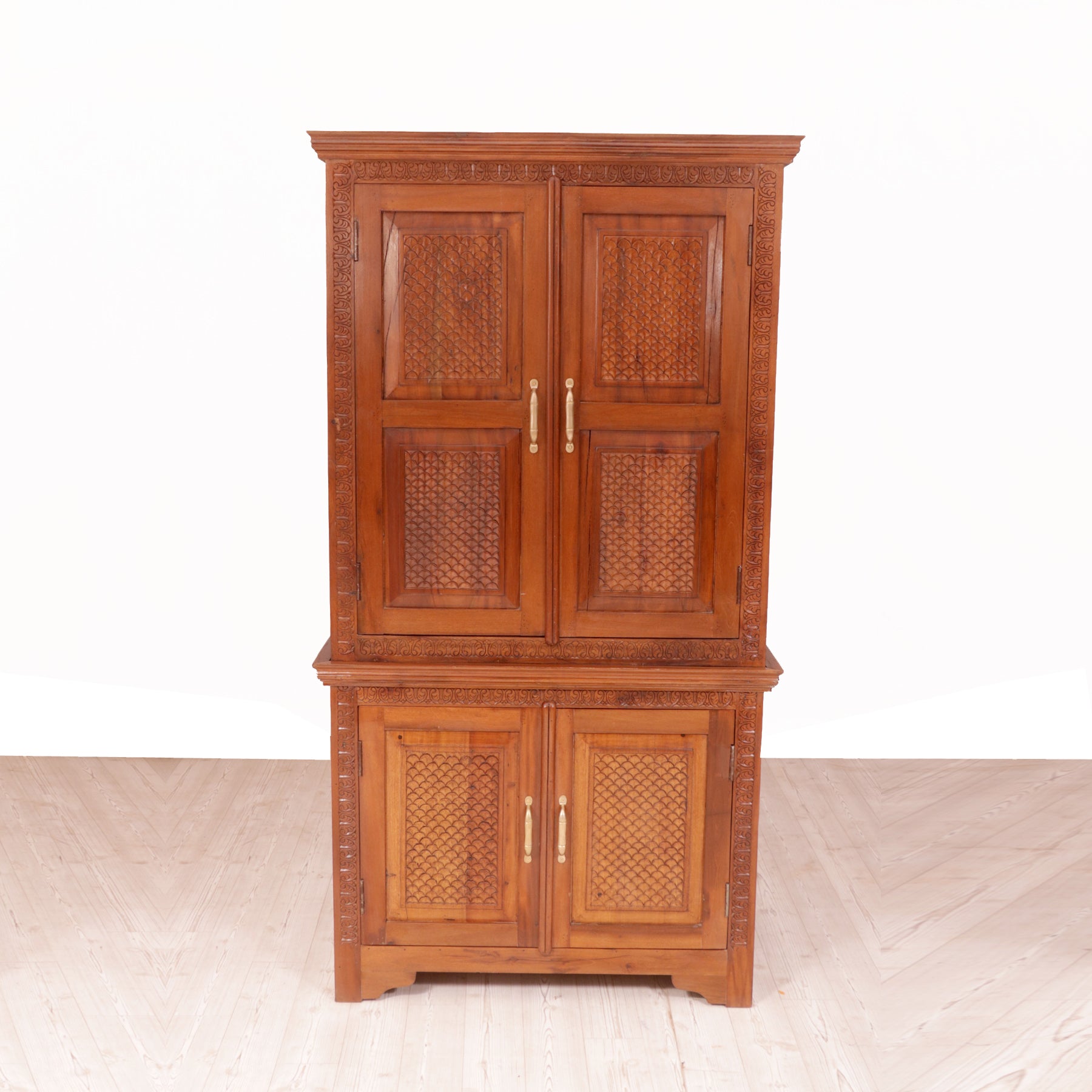 Traditional Hand-Carved Wooden Wardrobe Wardrobe