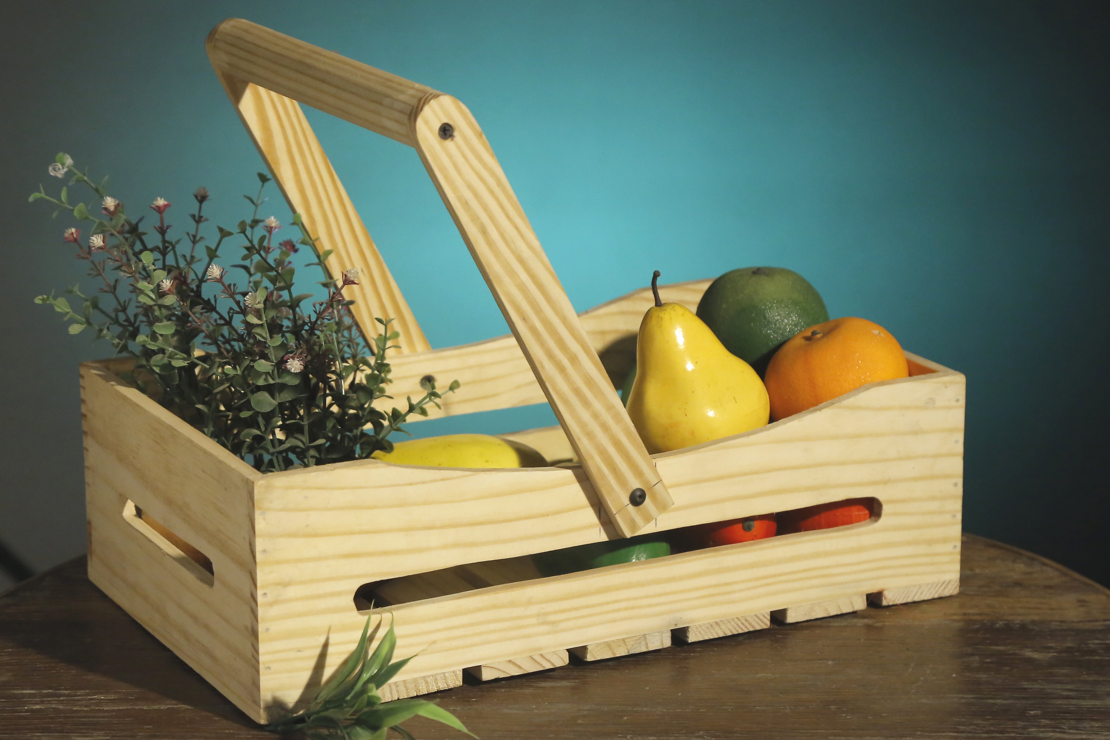Slim Curved Tray with Handle Crate