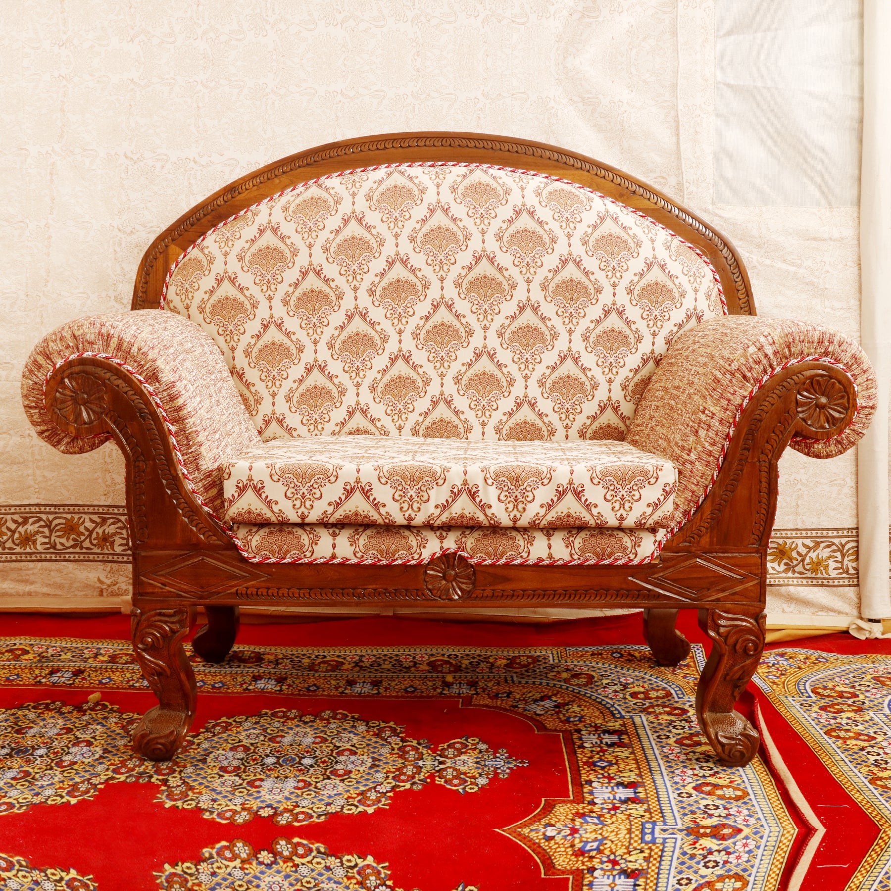 Classical british crafted royal single seater sofa Sofa