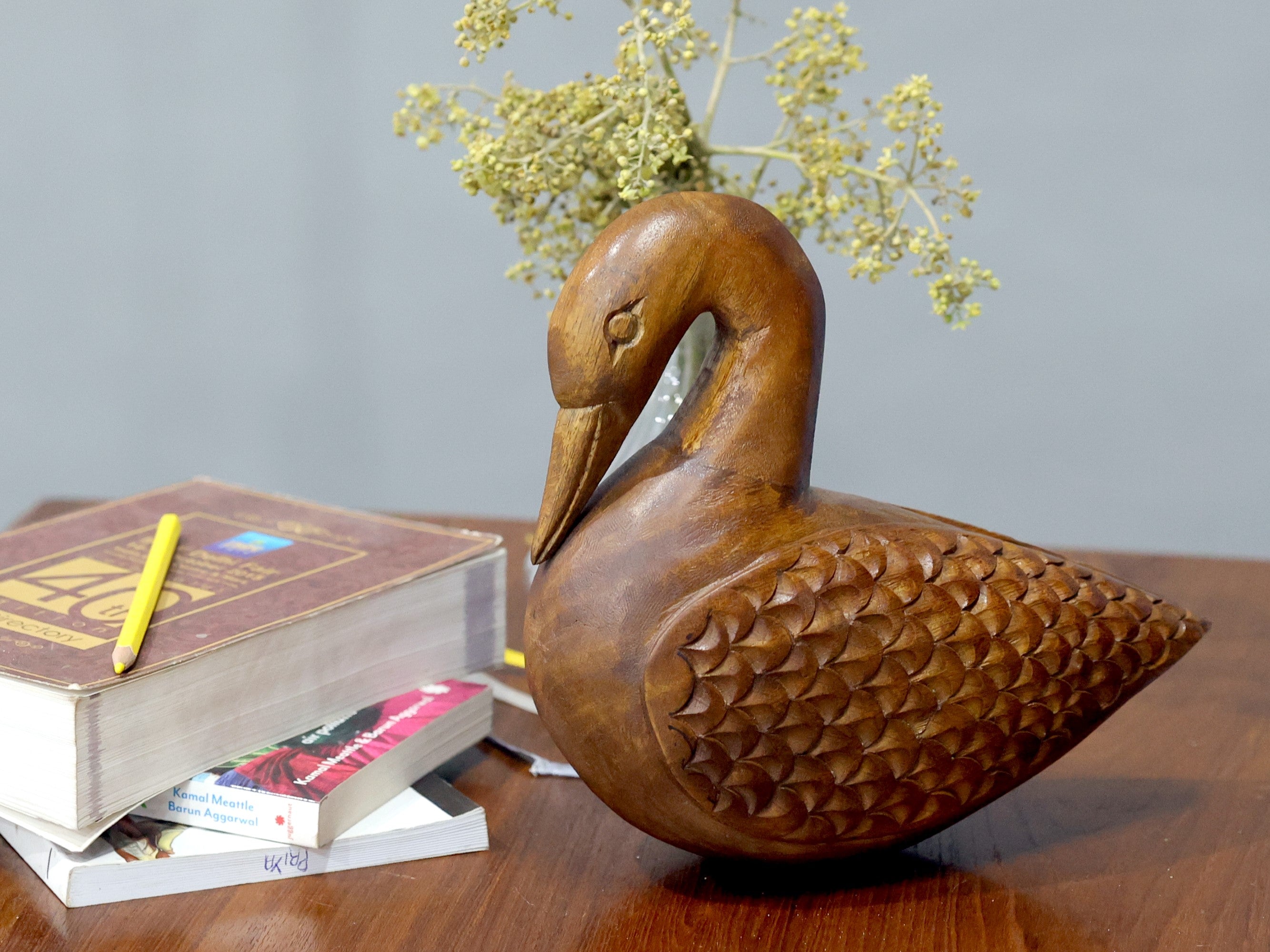 Downward-faced Wooden Swan Showpiece (Large) Animal Figurine