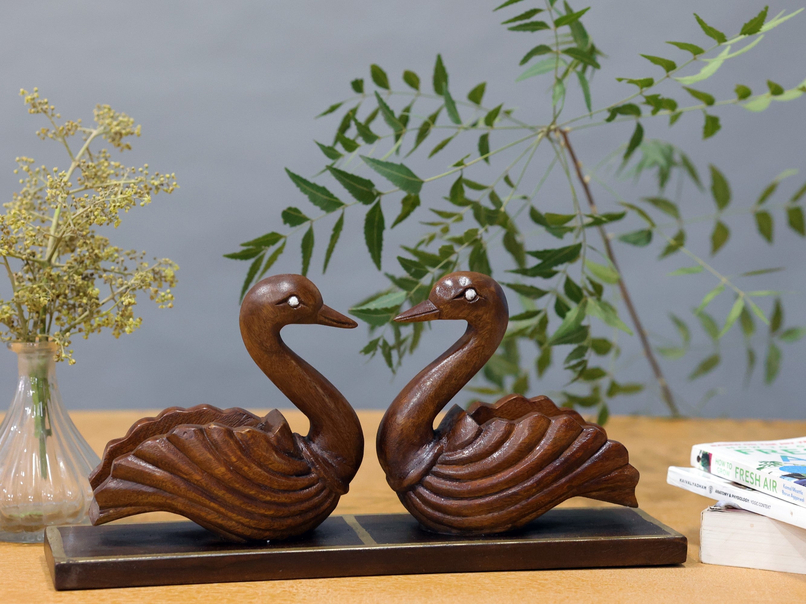 A Pair of Wooden Swans Showpiece Animal Figurine
