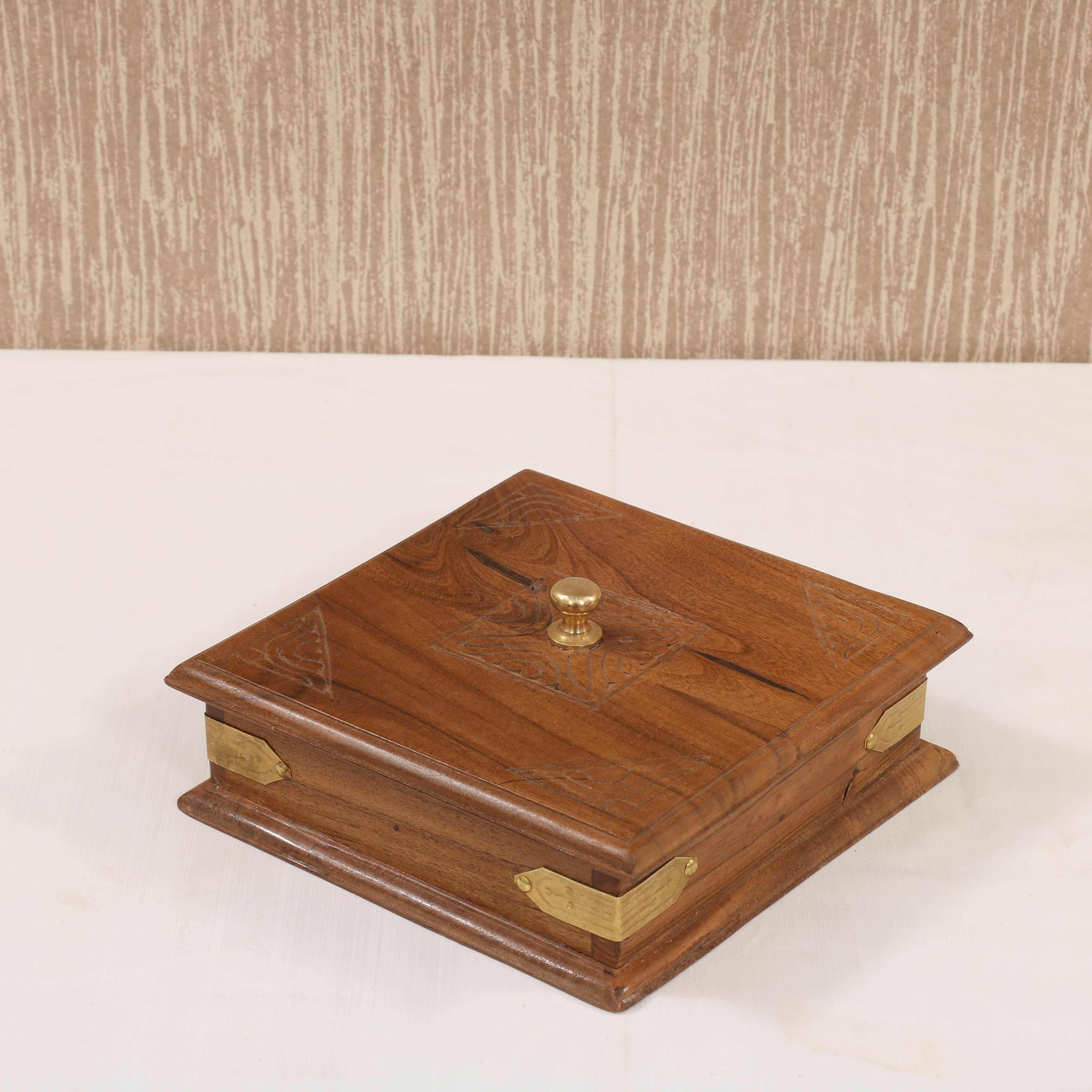 Quaint wooden storage box Wooden Box