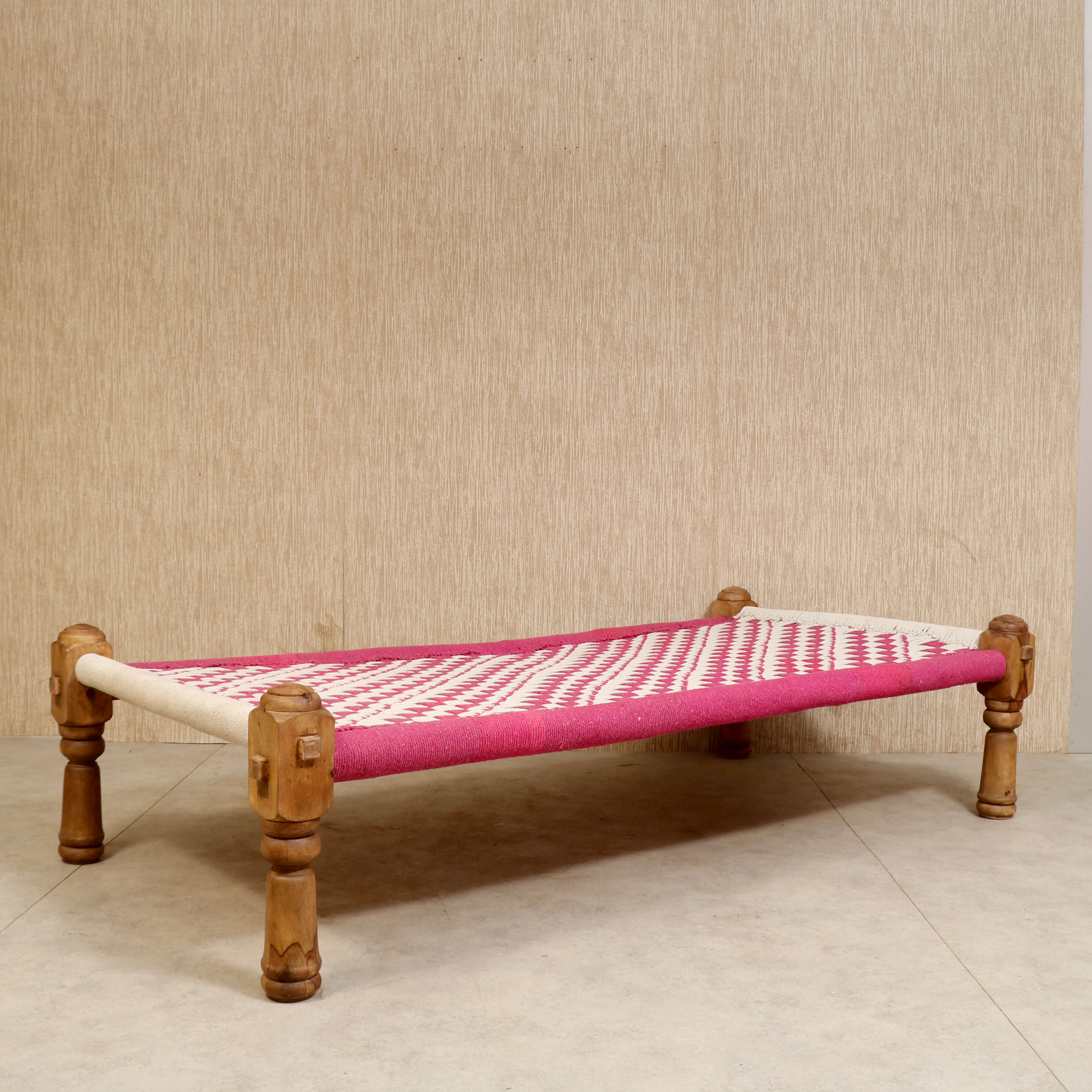 Traditional Wooden Day Bed Bed