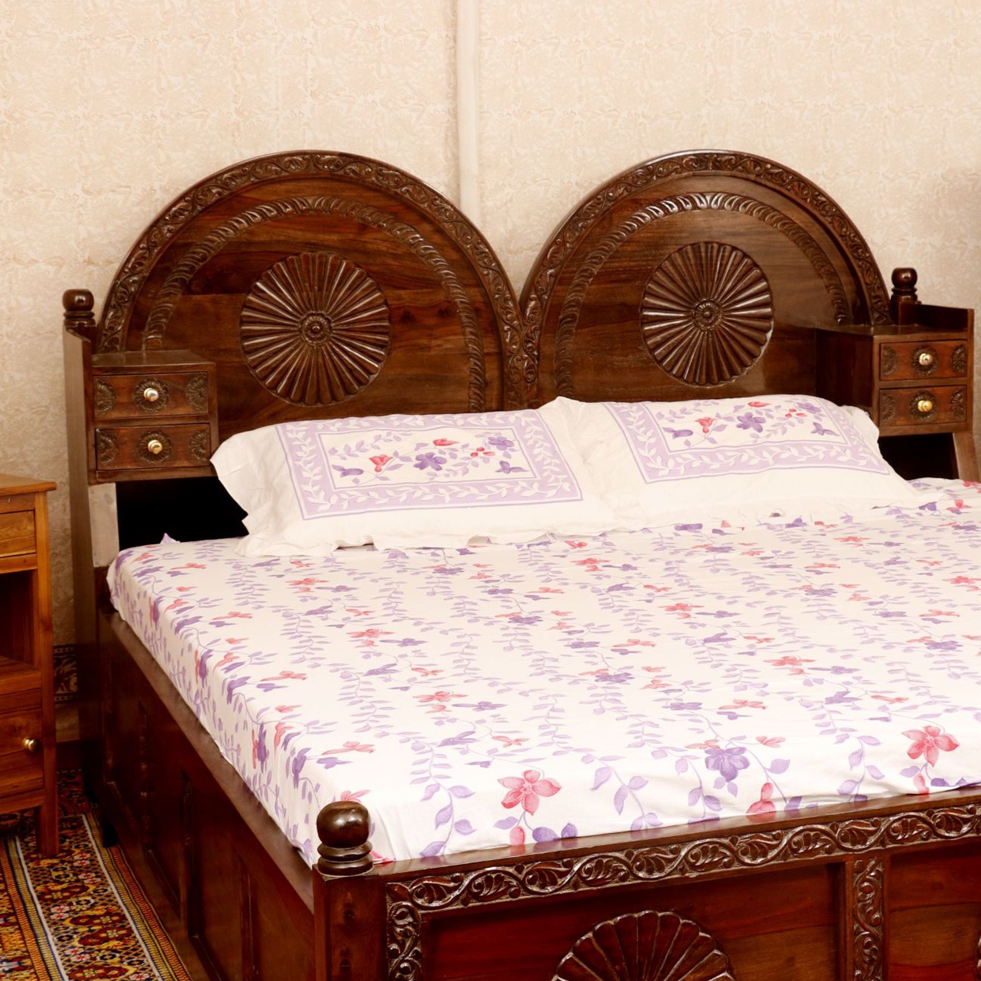 Sheesham Antique-Finish Bed With storage box Bed