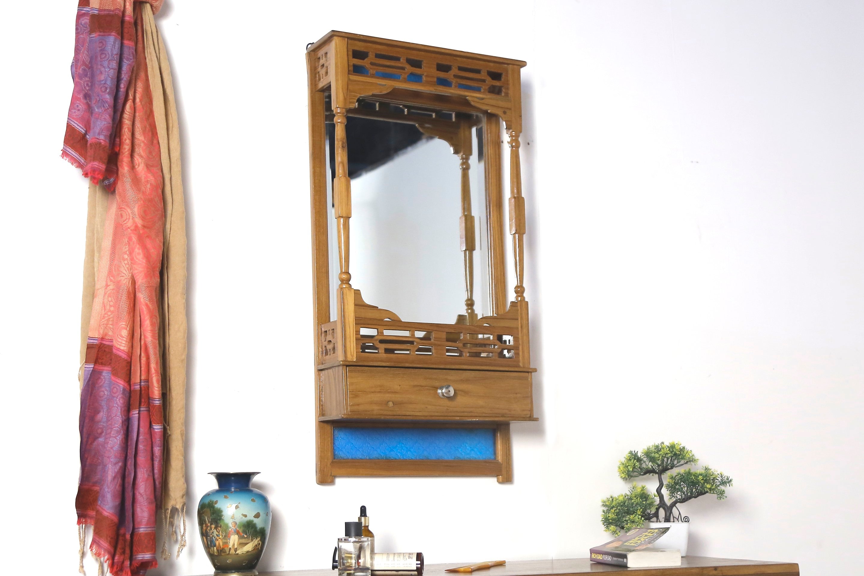 Polished Colonial Mirror Mirror